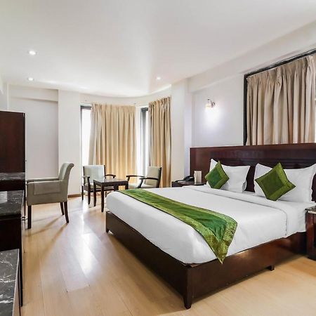 Treebo Trend Hotel Parker Ahmedabad Exterior photo
