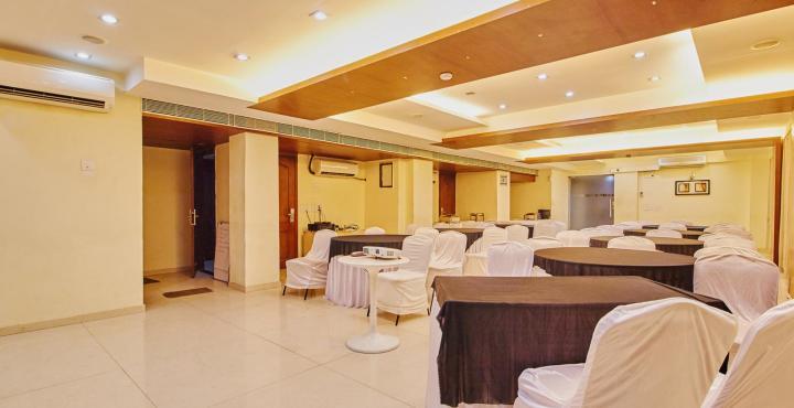 Treebo Trend Hotel Parker Ahmedabad Exterior photo