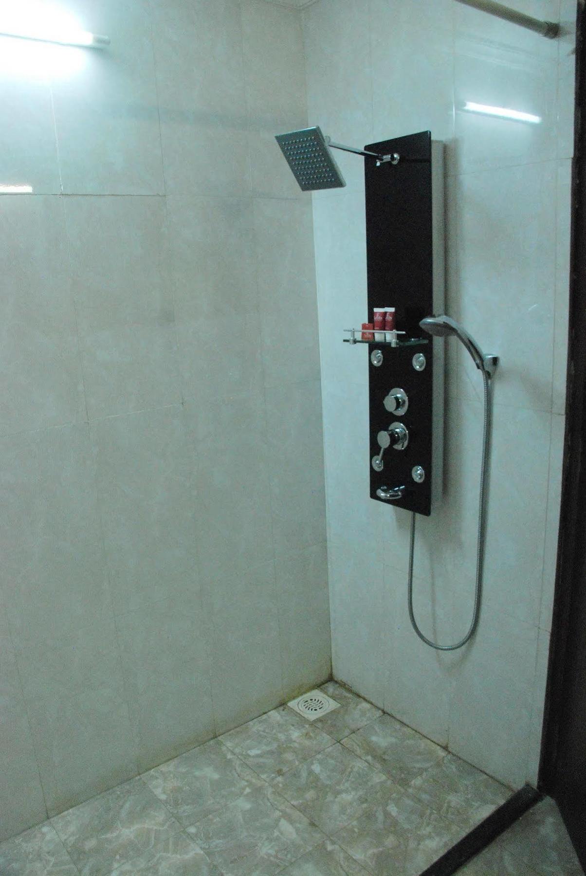 Treebo Trend Hotel Parker Ahmedabad Exterior photo
