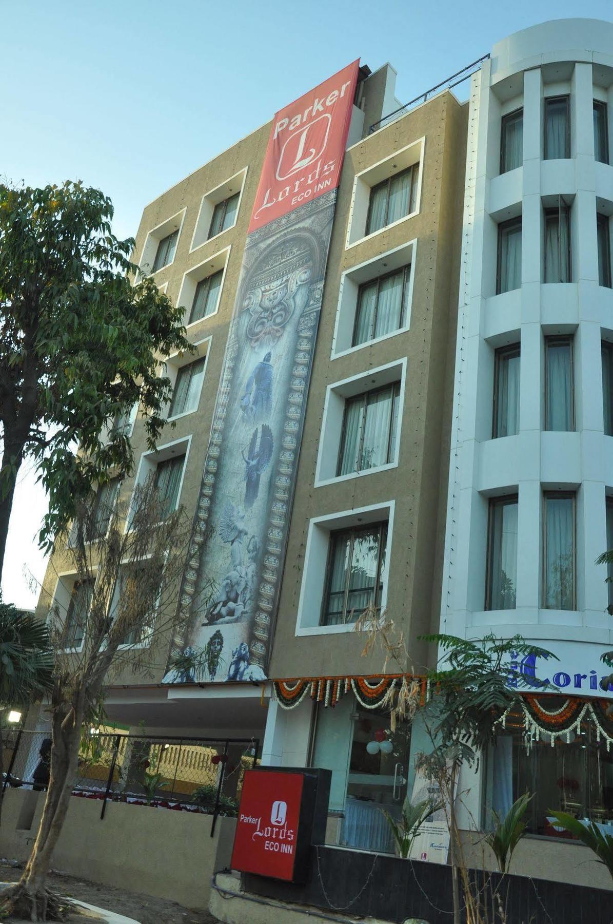 Treebo Trend Hotel Parker Ahmedabad Exterior photo