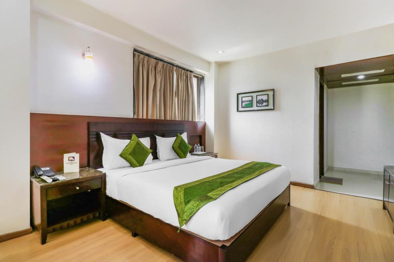 Treebo Trend Hotel Parker Ahmedabad Exterior photo
