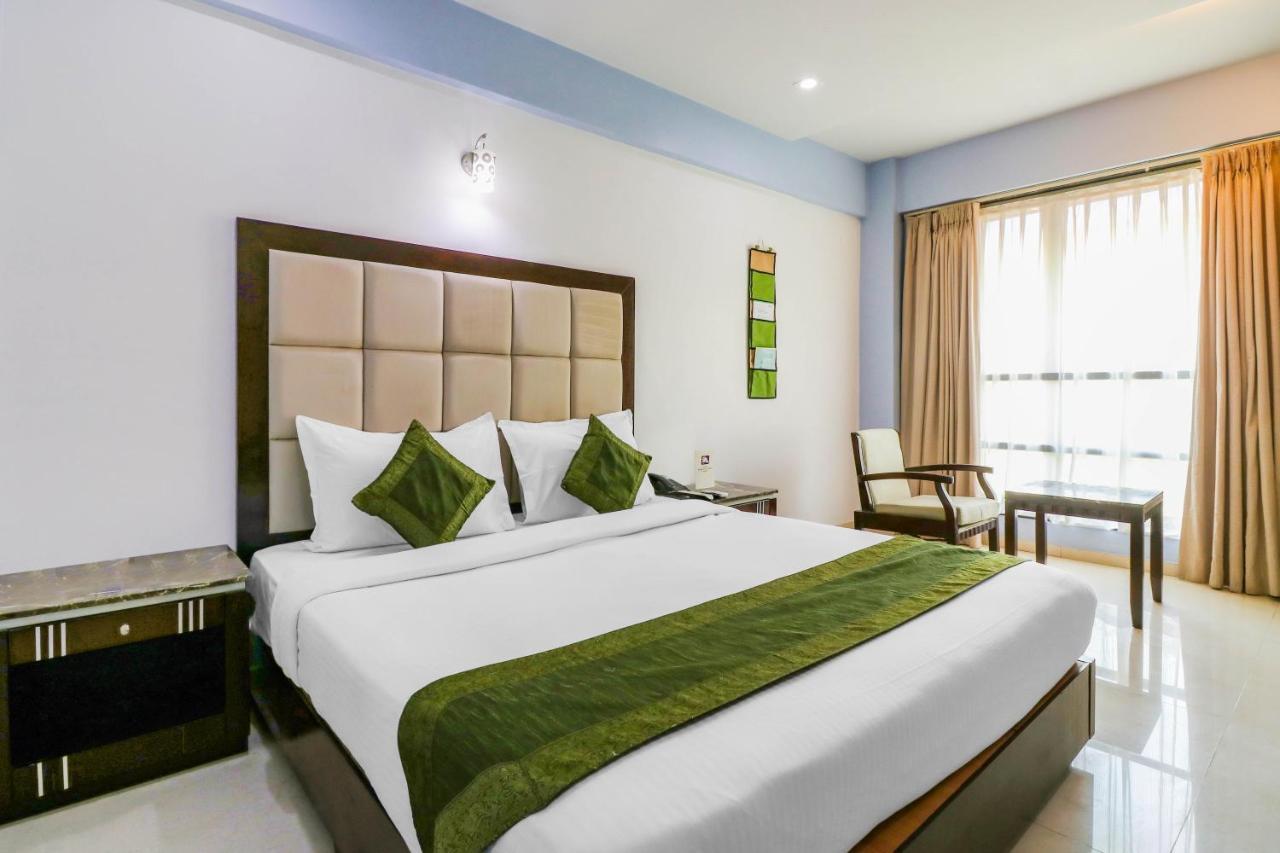 Treebo Trend Hotel Parker Ahmedabad Exterior photo