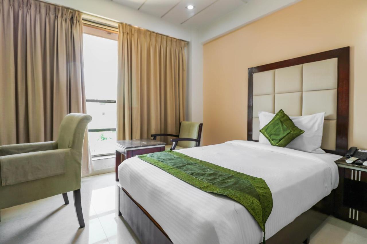 Treebo Trend Hotel Parker Ahmedabad Exterior photo