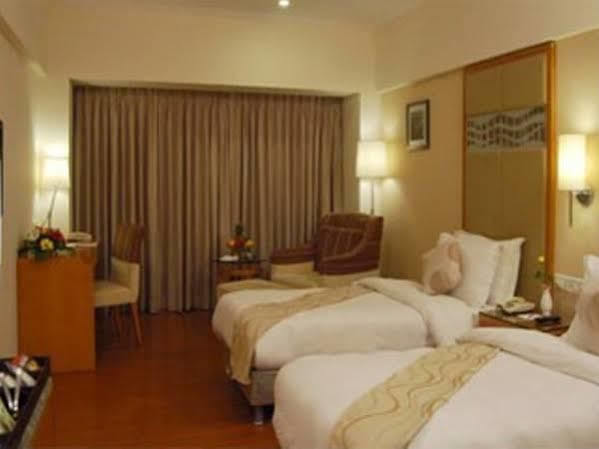Treebo Trend Hotel Parker Ahmedabad Exterior photo